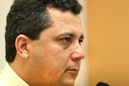 Deputado cobra reincio de obras em municpios de Mato Grosso