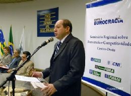 Luiz Pagot critica burocracia para liberar obras
