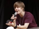 O astro teen Justin Bieber de 16 anos trabalha como um guerreiro veterano