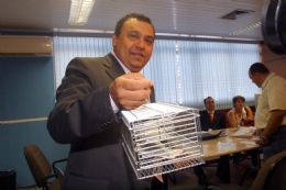 Presidente da Cmara de Vereadores, Deucimar Silva (PP), recebe ratoeira do MCCE