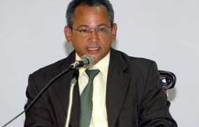 Fernandes informou que a vereadora Lueci Ramos assumir a liderana do PSDB na Cmara.
