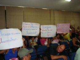 grupo GLS protesta contra padre em Cmara e religioso atribui o manifesto a perseguio poltica