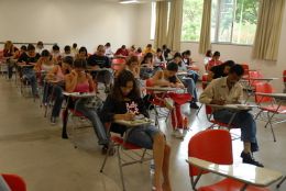 Dez mil realizam quarto dia de provas da UFMG