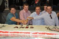 Em aniversrio, prefeito distribui mais de 6 mil pedaos de bolo