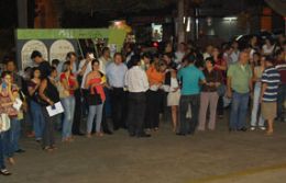Bancrios realizam assembleia-geral na Praa Alencastro, em Cuiab, e decidem acabar com a greve