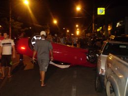 Motorista do Camaro que capotou na Getlio Vargas estava embriagado