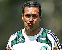 Tabela pressiona, mas Palmeiras tenta aliviar jogadores diante do Sport