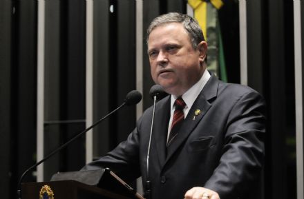 Embora Blairo Maggi negue, Pinheiro anuncia nome do senador para 2014