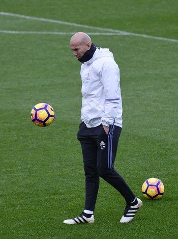Zidane considera pedido de James, mas avisa que nada vai mudar no Real