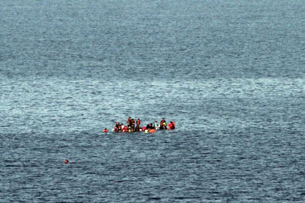 Tragdia Mundial : Naufrgios matam 11 crianas no mar entre a Grcia e Turquia nesta segunda-feira
