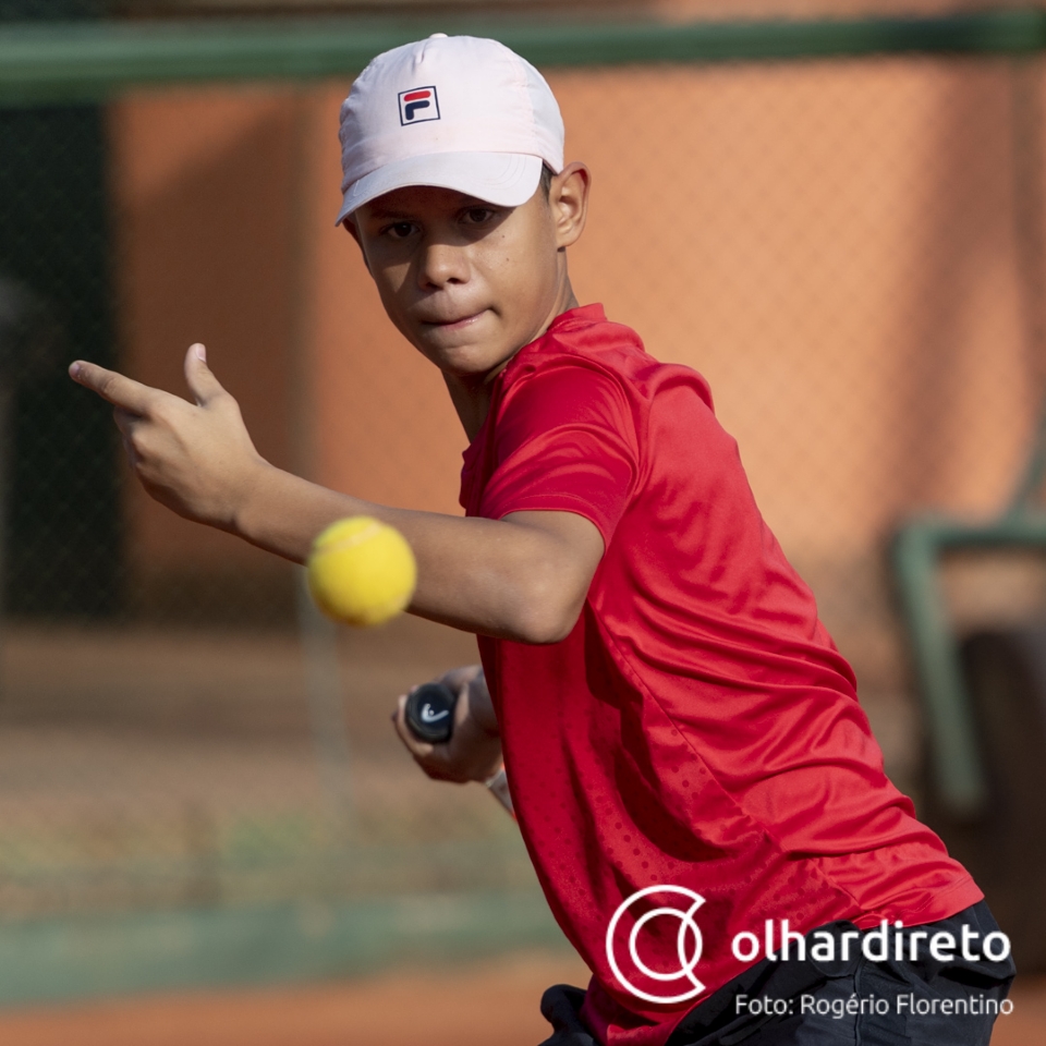 Aos 12 anos, Dudu Cuiabaninho  o melhor tenista brasileiro de sua idade e sonha em ser o melhor do mundo