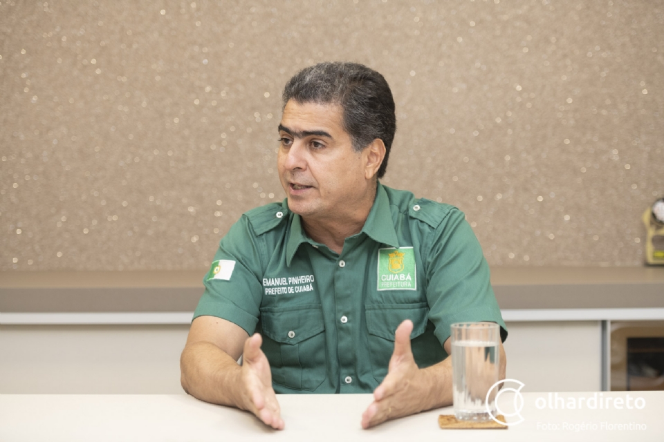Emanuel Pinheiro assina projeto de lei que institui a Previdncia complementar no Municpio