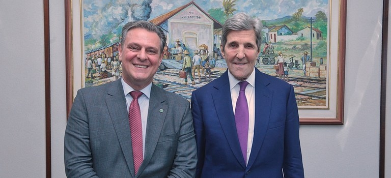 Fvaro prope a John Kerry investimento internacional na cincia brasileira