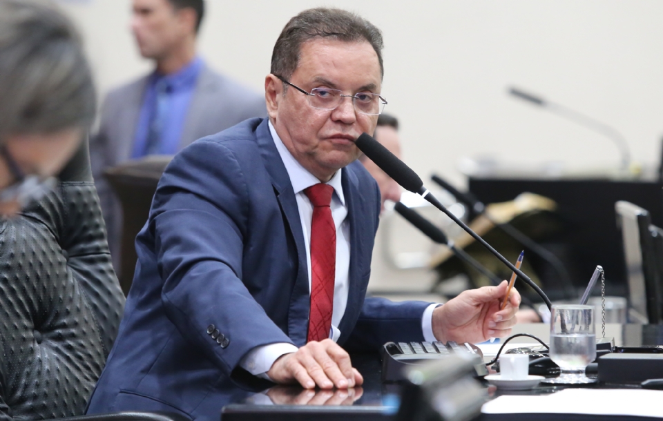 Botelho prega cautela e destaca influncia de Mauro, Emanuel, Lula e Bolsonaro na disputa em Cuiab