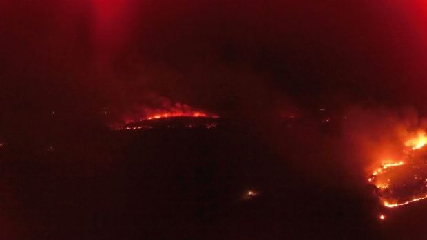 Moradores de comunidade combatem incndio em Parque Nacional de Chapada dos Guimares