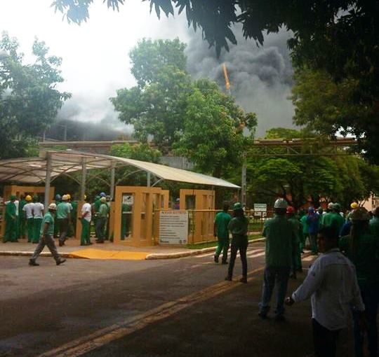 Incndio atinge Usina Barralcool e assusta trabalhadores em Mato Grosso;  veja fotos 