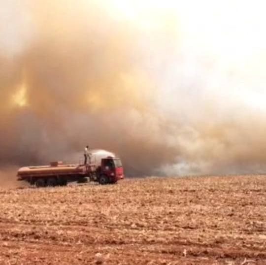 Incndio de grandes propores atinge fazenda e queima mais de 200 hectares