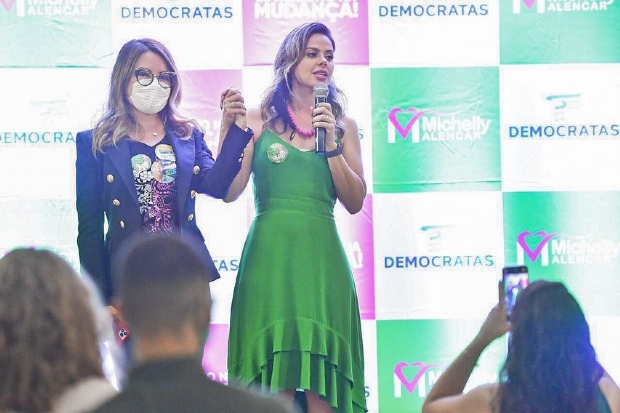 Vereadora eleita Michelly ao lado de Virgnia Mendes