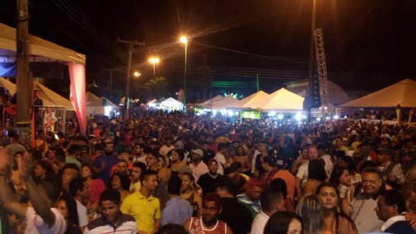 Segunda noite de carnaval em Santo Antnio tem 7 mil presentes e somente duas ocorrncias