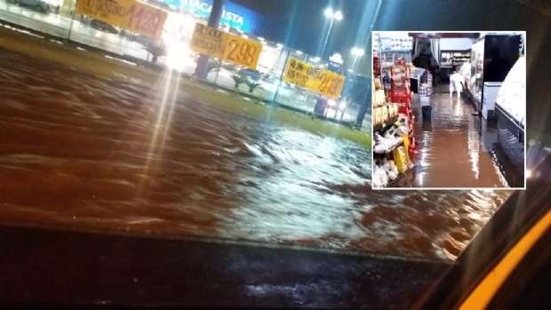 Chuva alaga supermercado na capital e carro  'engolido' pela gua; veja vdeo
