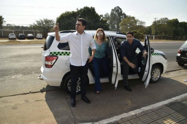 Emanuel estuda projeto que diferencia multas para taxistas em Cuiab: probabilidade  maior
