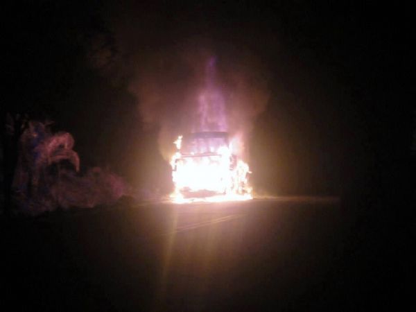 passageiro tirou fogo do nibus pegando fogo