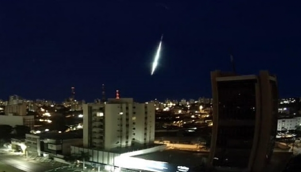 Cmeras registram meteoro no cu de Cuiab e outras cidades de Mato Grosso; veja vdeos