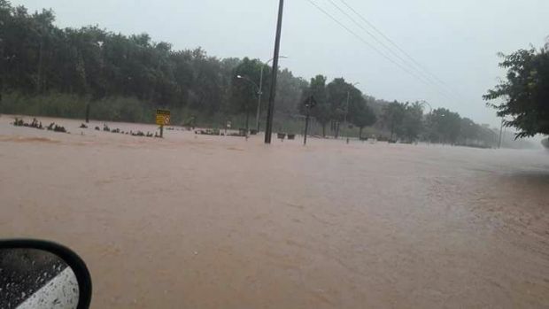 Forte chuva assusta moradores e alaga diversos bairros de cidade de MT;  fotos e vdeo 