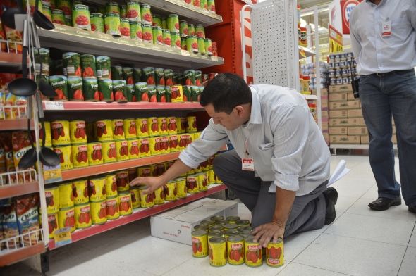 Supermercado Extra  multado em R$ 70 mil aps produto vencido h cinco meses ser encontrado