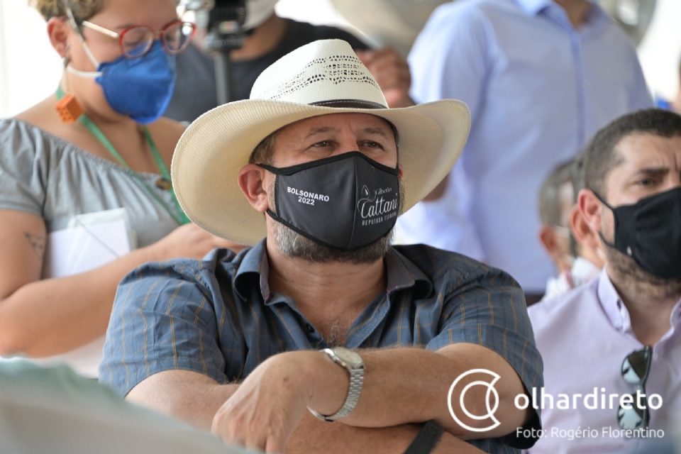 Cattani rebate reportagem do UOL e nega defender fazendeiros: 
