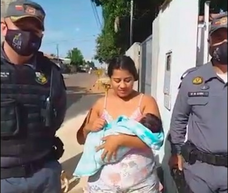 Policiais militares salvam beb de nove dias que se engasgou com leite