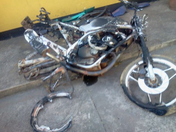moto incinerada  encontrada no Nova Barra