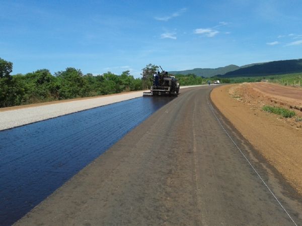 MT 100 entre Barra e Araguaiana sendo asfaltada