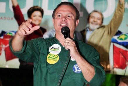 Fagundes arranca R$ 300 mil de Dilma e tem empreiteira como maior doadora