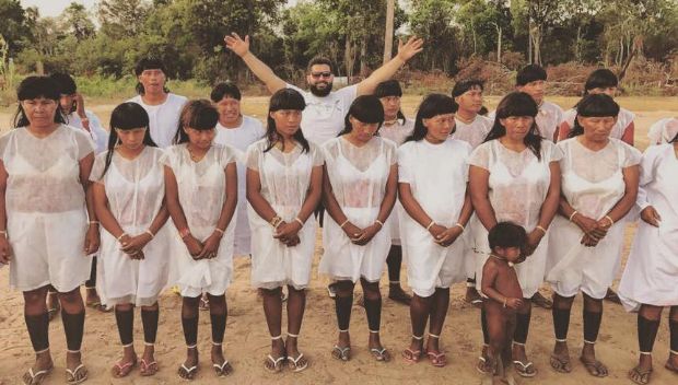 O pastor Isac Santos em foto publicada no facebook que rendeu polmica sobre evangelizao de indgenas