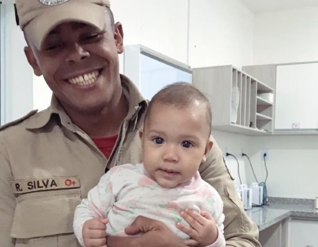 Bombeiros salvam beb de 7 meses que ficou inconsciente aps engasgamento