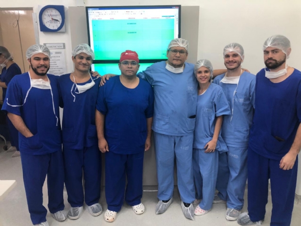 Estudantes de medicina acompanham cirurgia neurolgica no Complexo Hospitalar de Cuiab
