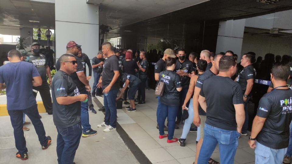 Policiais penais protestam no Paiagus e so recebidos por Pivetta para negociao