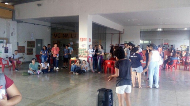 Ocupao da UFMT por estudantes contra aumento em restaurante completa uma semana