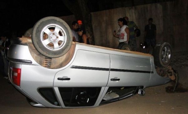 Motorista embriagado  detido aps capotar carro no centro de Alta Floresta