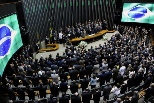 Fator Cunha e apoio do Nordeste concentram esperanas do Planalto