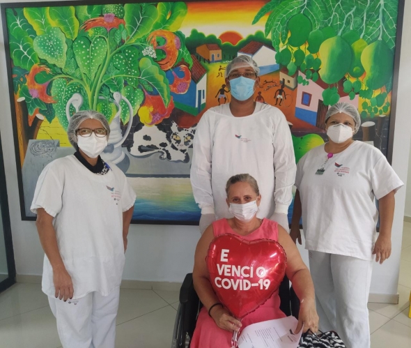 Nove pacientes recuperados da Covid-19 recebem alta em Cuiab