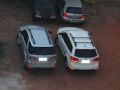 Toyota Hilux SW4 e um Fiat Freemont
