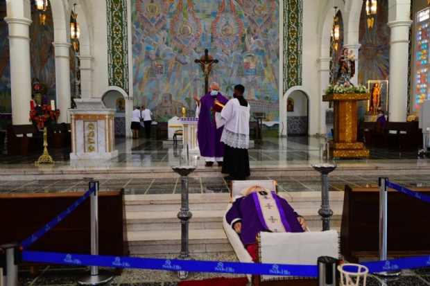 Dom Bonifcio ser sepultado em cripta no subsolo da Catedral; missas seguem durante o domingo