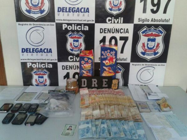 Policia apreende mais de R$ 40 mil em dinheiro e meio quilo de pasta-base de cocana
