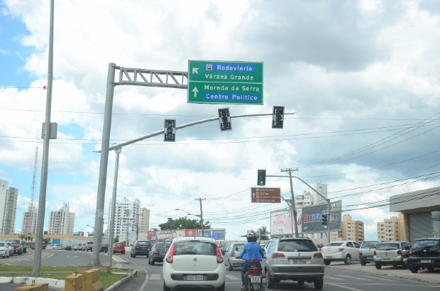 Semforos inteligentes devem comear a funcionar at abril nas principais avenidas de Cuiab