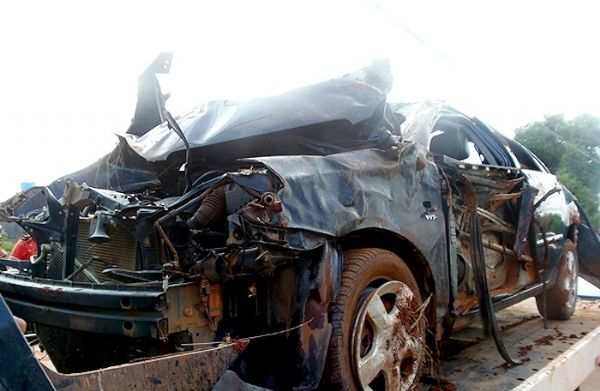 Duas pessoas morrem aps capotamento de Corolla; Polcia investiga envolvimento de outros carros