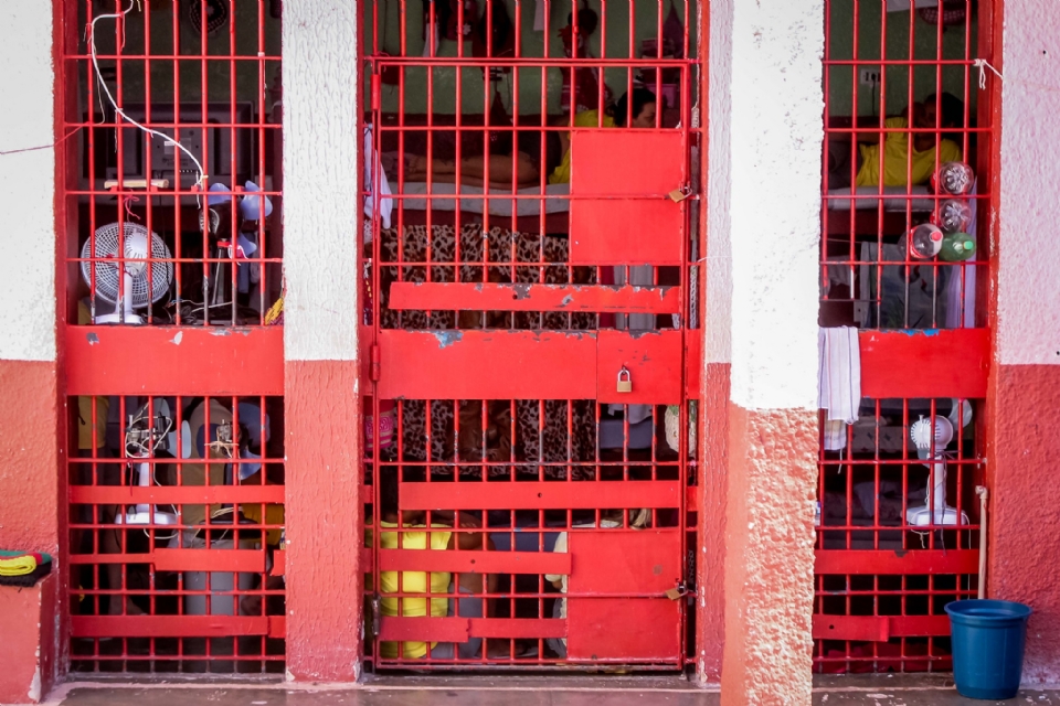 Governo autoriza que detentos que trabalham tenham ar-condicionado em presdios de Mato Grosso