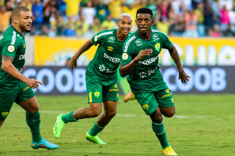 Cuiab sai na frente com Caf, segura presso at o segundo tempo e sofre empate do Palmeiras com Lopes; veja como foi