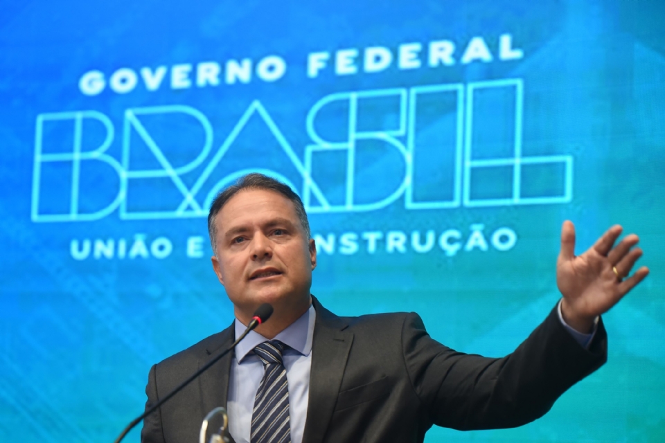 Ministro dos Transportes afirma que j h recursos para 'destravar' BRs-158 e 242 e confirma visita a Mato Grosso